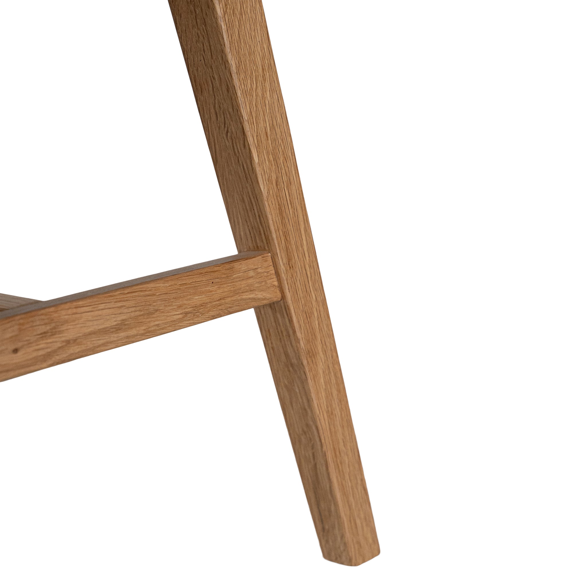 A modern upholstered dining chair featuring a curved backrest and soft white fabric, supported by sturdy oak timber legs with a natural finish