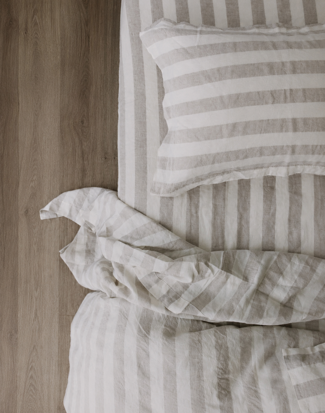 SOL Linen Noemi linen flat sheet in a cozy bedroom setting, showcasing soft, breathable bedding for comfortable sleep.